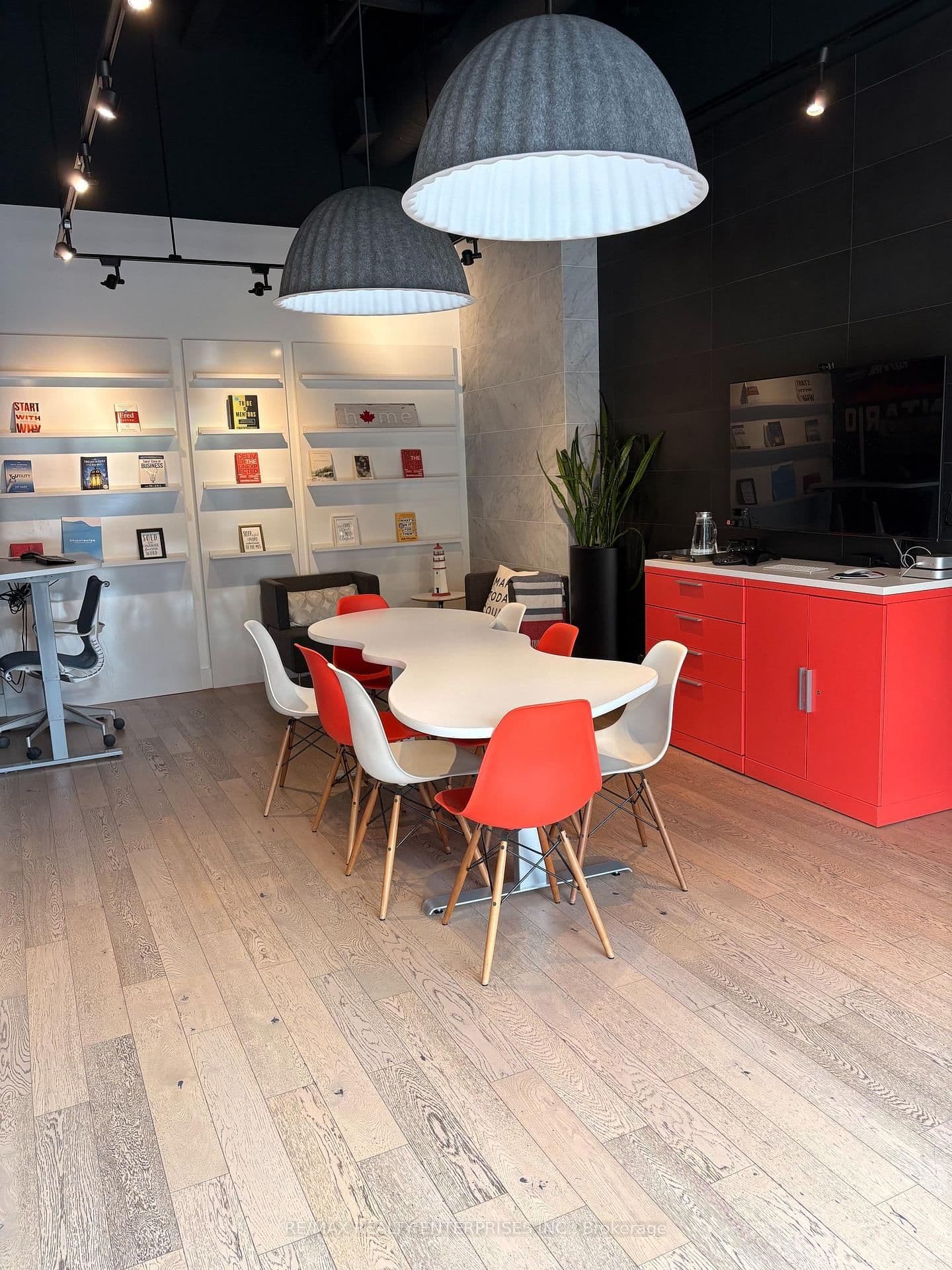 125 Lakeshore Road E, Unit C-01 thumbnail 7