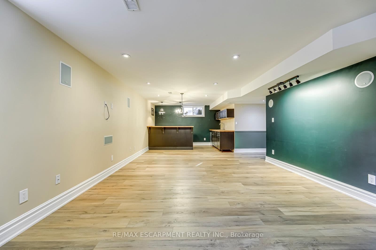 2492 Chaplin Road thumbnail 32
