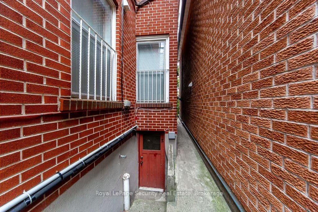 77 Brandon Avenue thumbnail 40