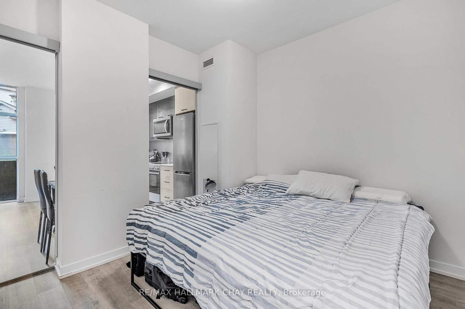 2300 St. Clair Avenue W, Unit 110 thumbnail 10