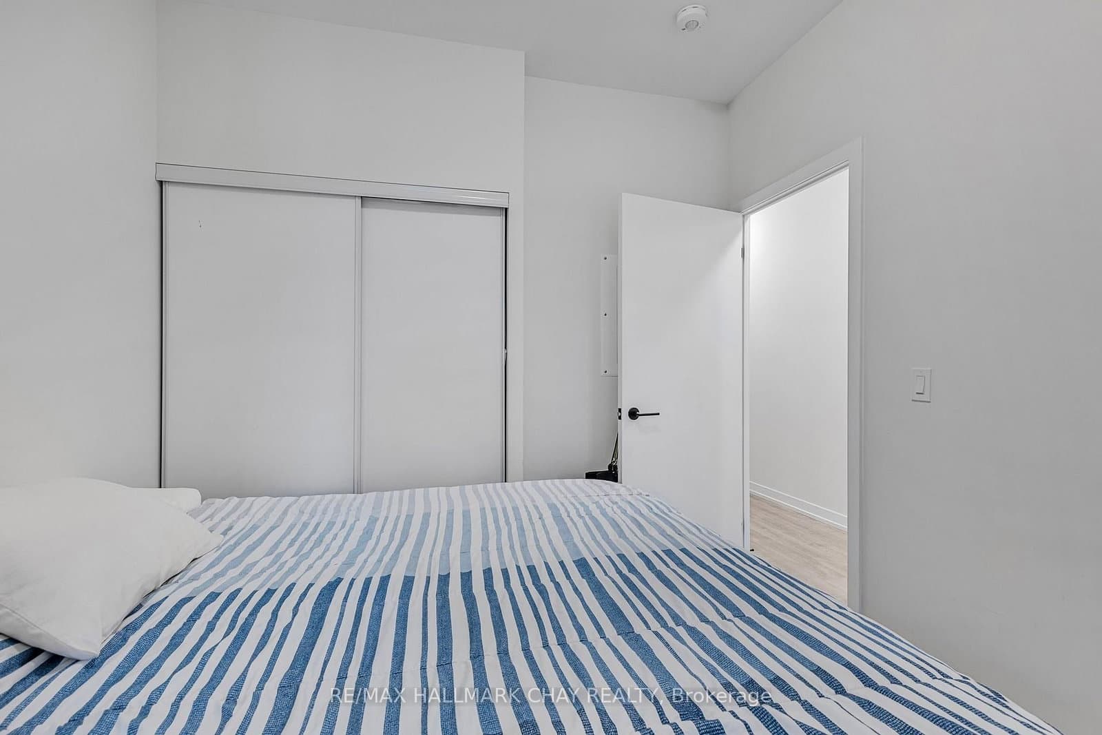 2300 St. Clair Avenue W, Unit 110 thumbnail 11