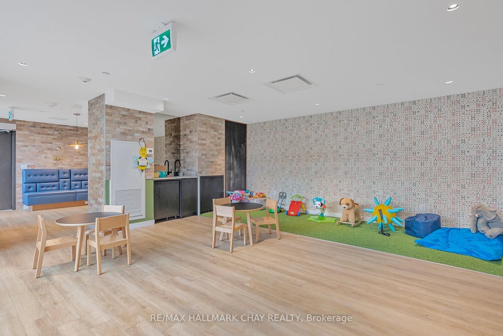 2300 St. Clair Avenue W, Unit 110 thumbnail 19