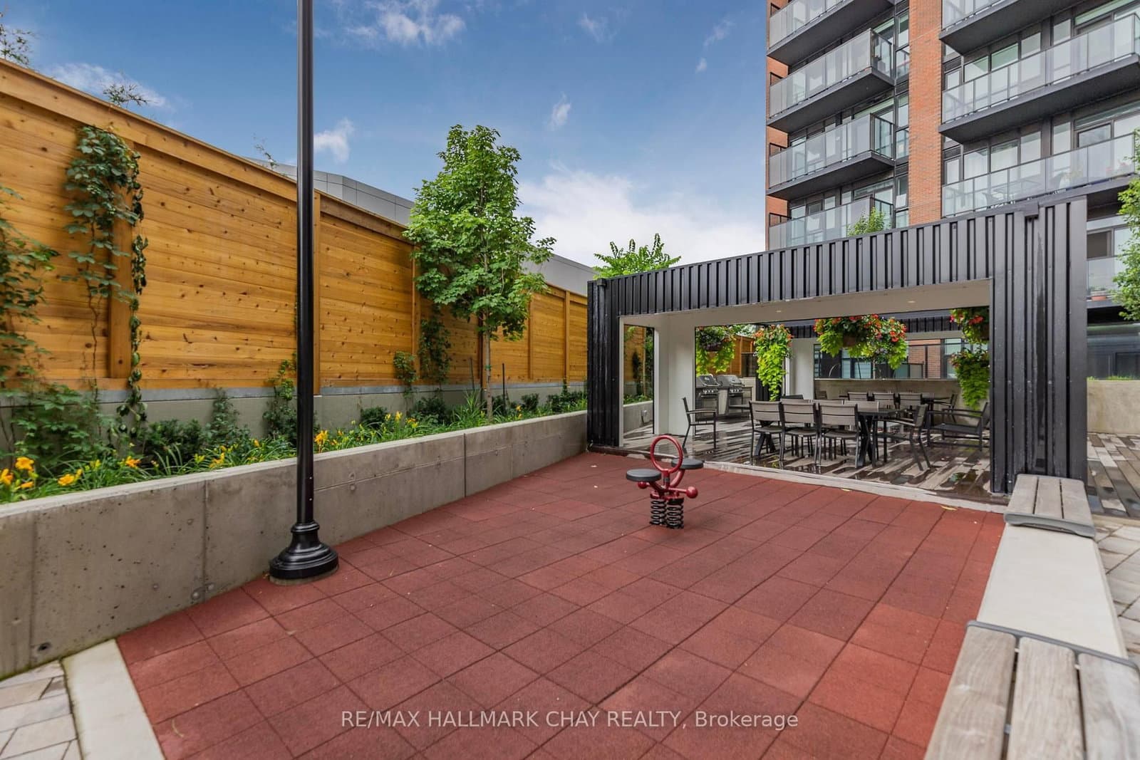 2300 St. Clair Avenue W, Unit 110 thumbnail 20