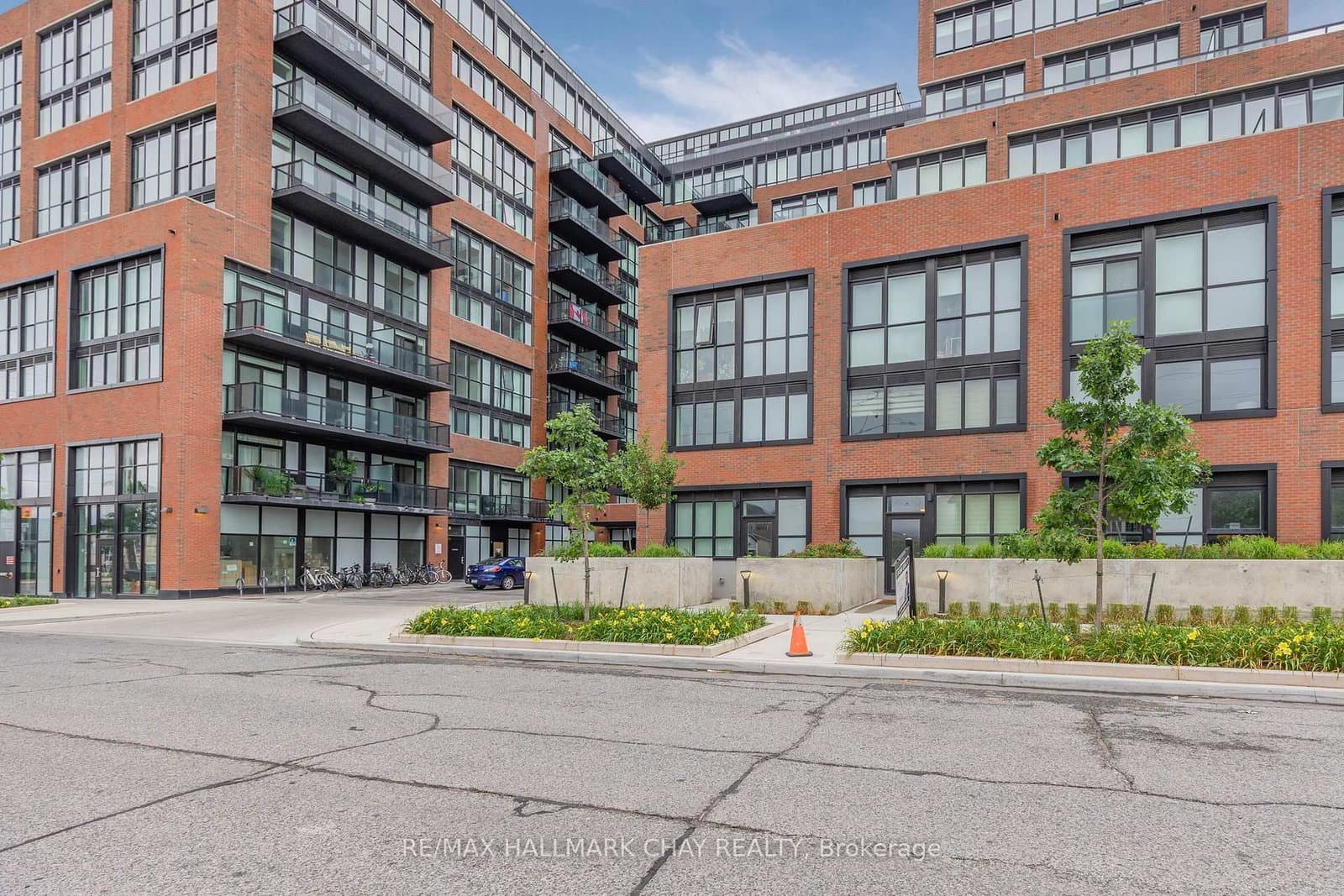 2300 St. Clair Avenue W, Unit 110 thumbnail 3
