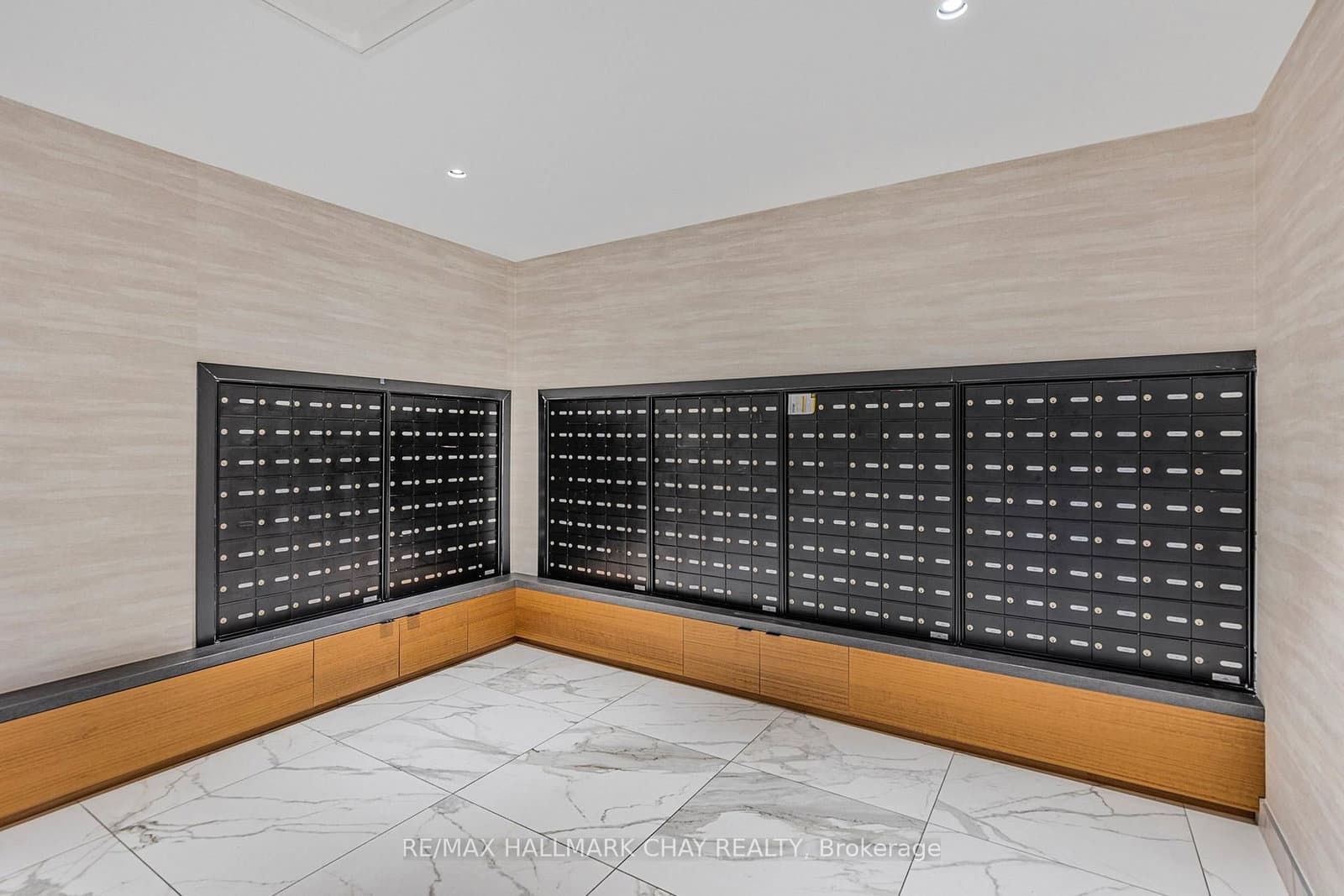 2300 St. Clair Avenue W, Unit 110 thumbnail 6