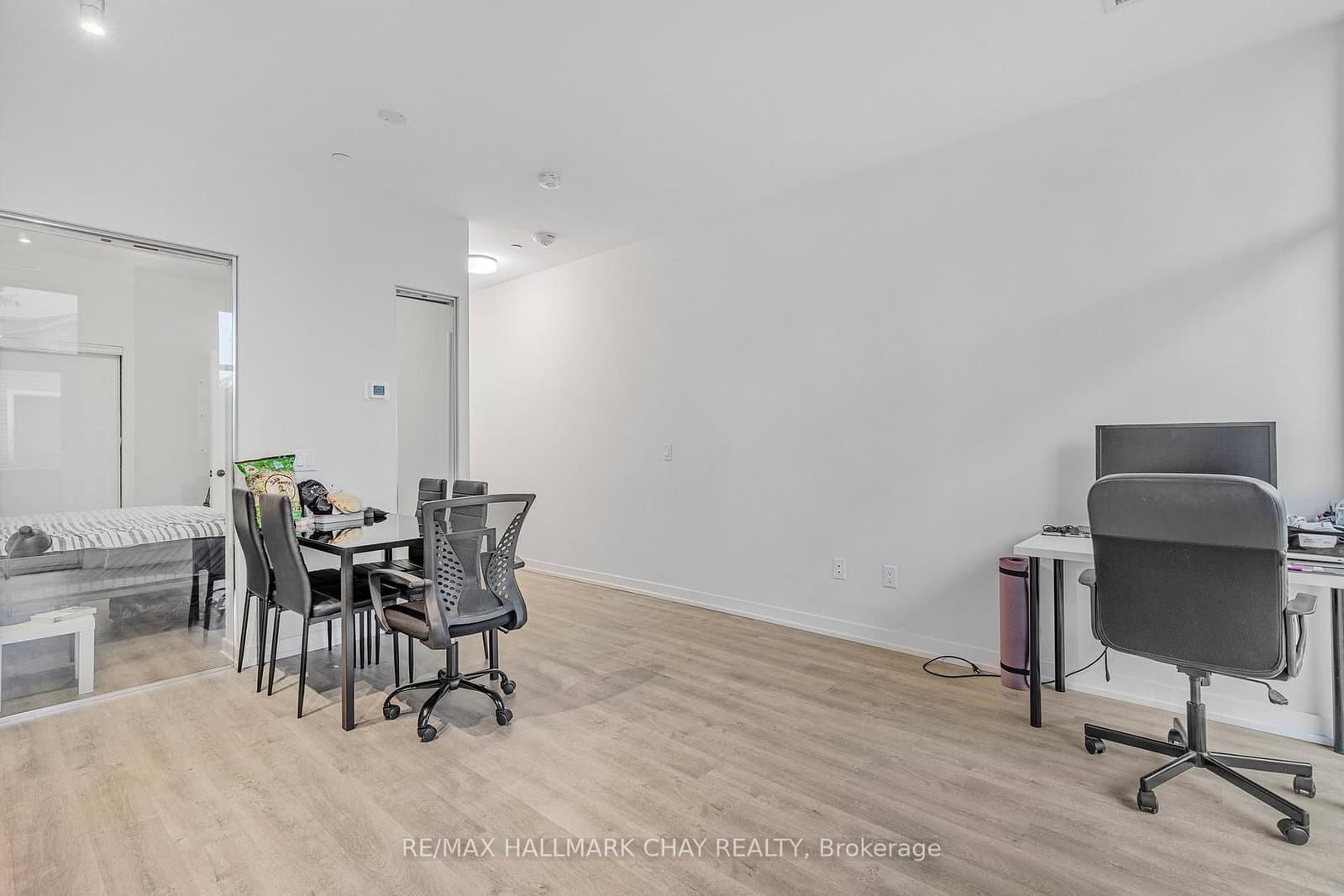 2300 St. Clair Avenue W, Unit 110 thumbnail 7