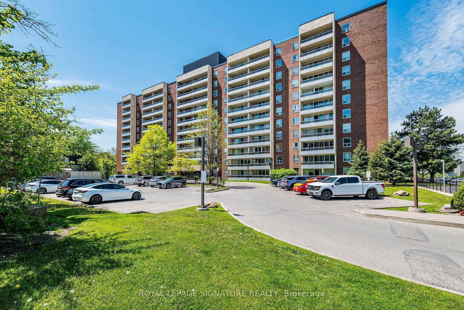 25 Four Winds Drive, Unit 405 thumbnail 2