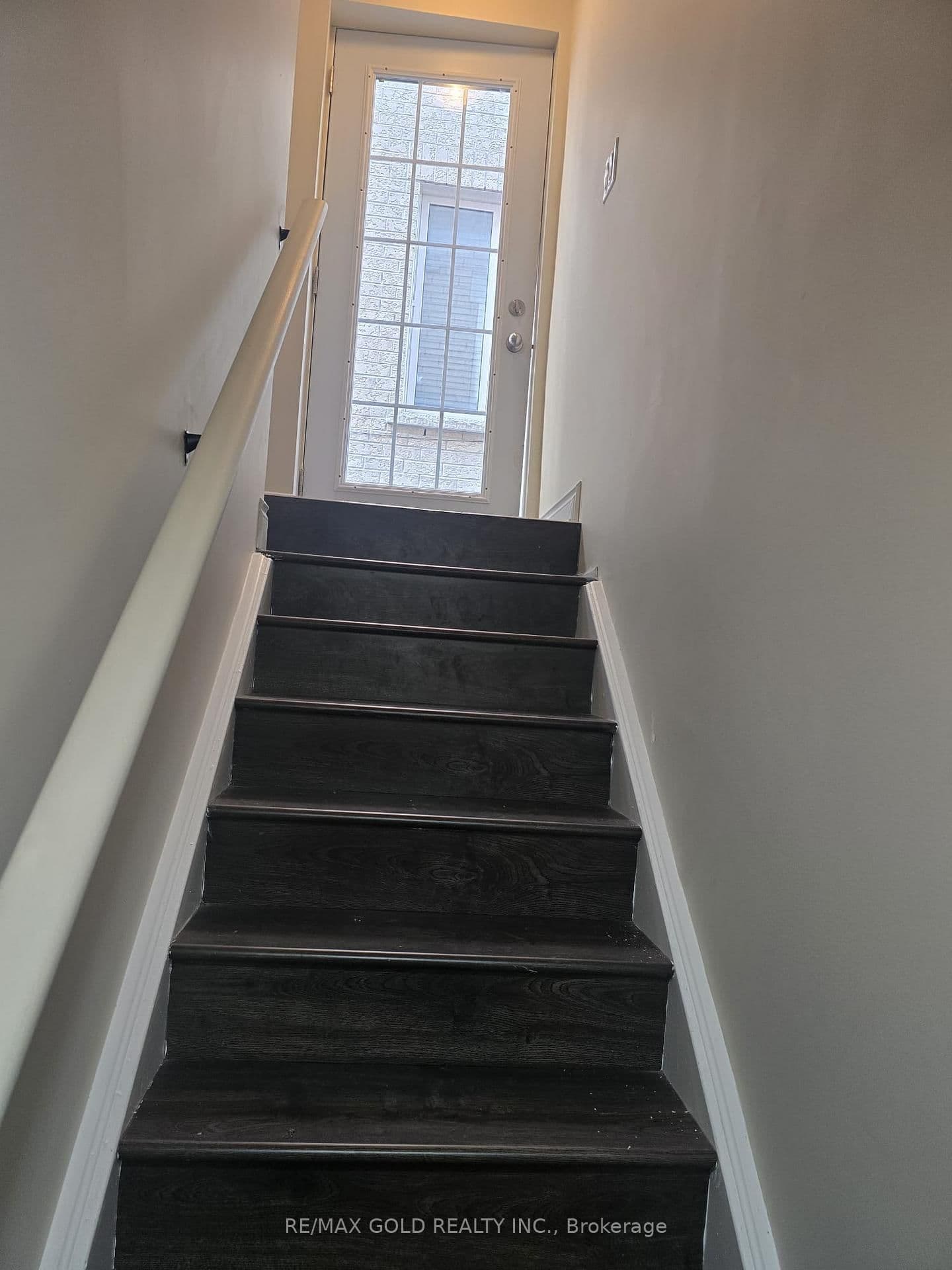 35 Dolobram Trail, Unit Bsmt - Image 1