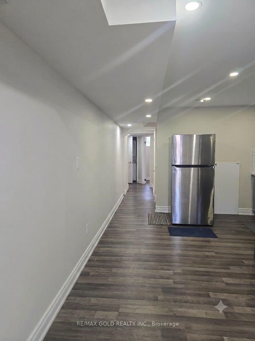 35 Dolobram Trail, Unit Bsmt thumbnail 16