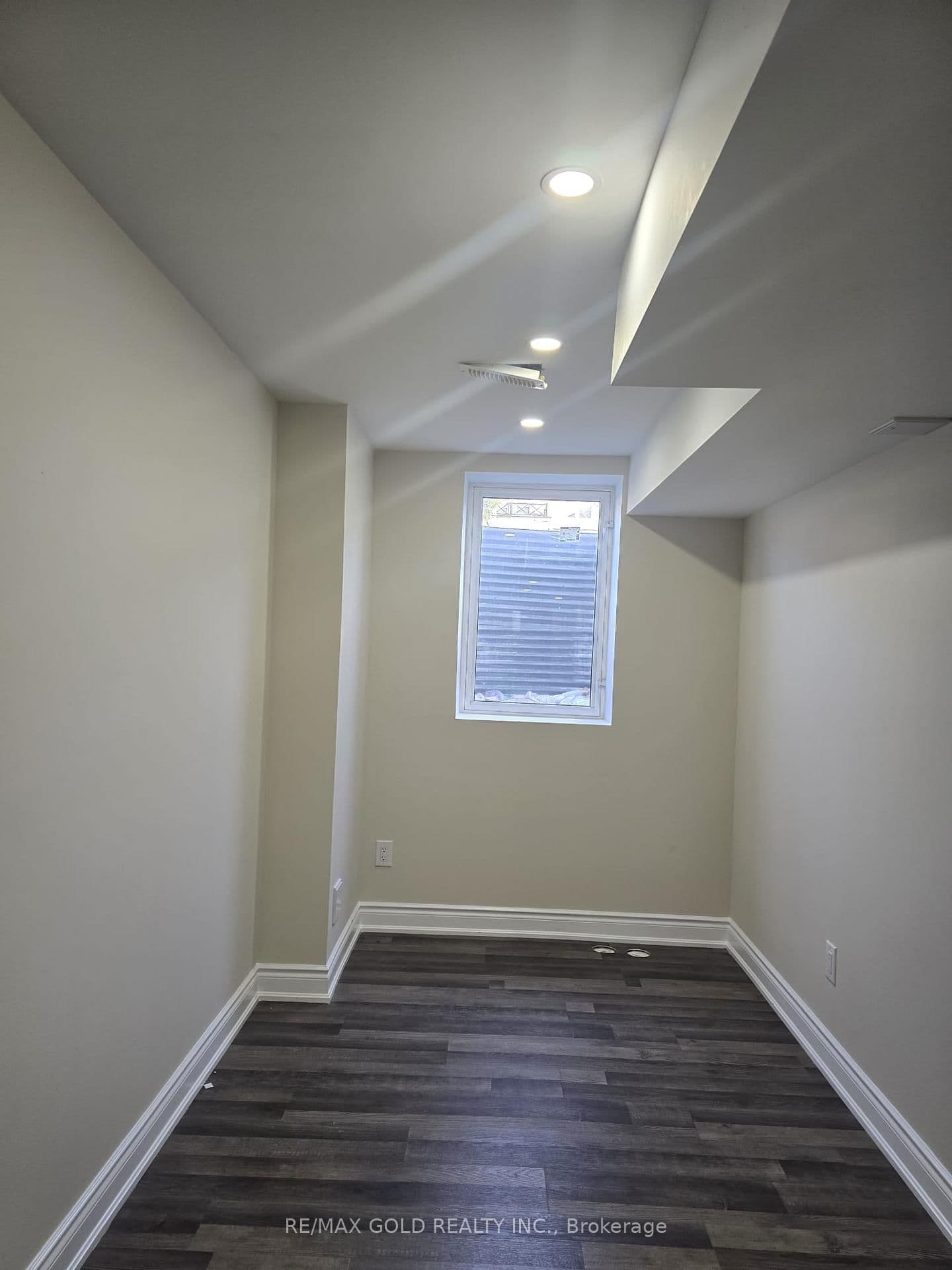 35 Dolobram Trail, Unit Bsmt thumbnail 3