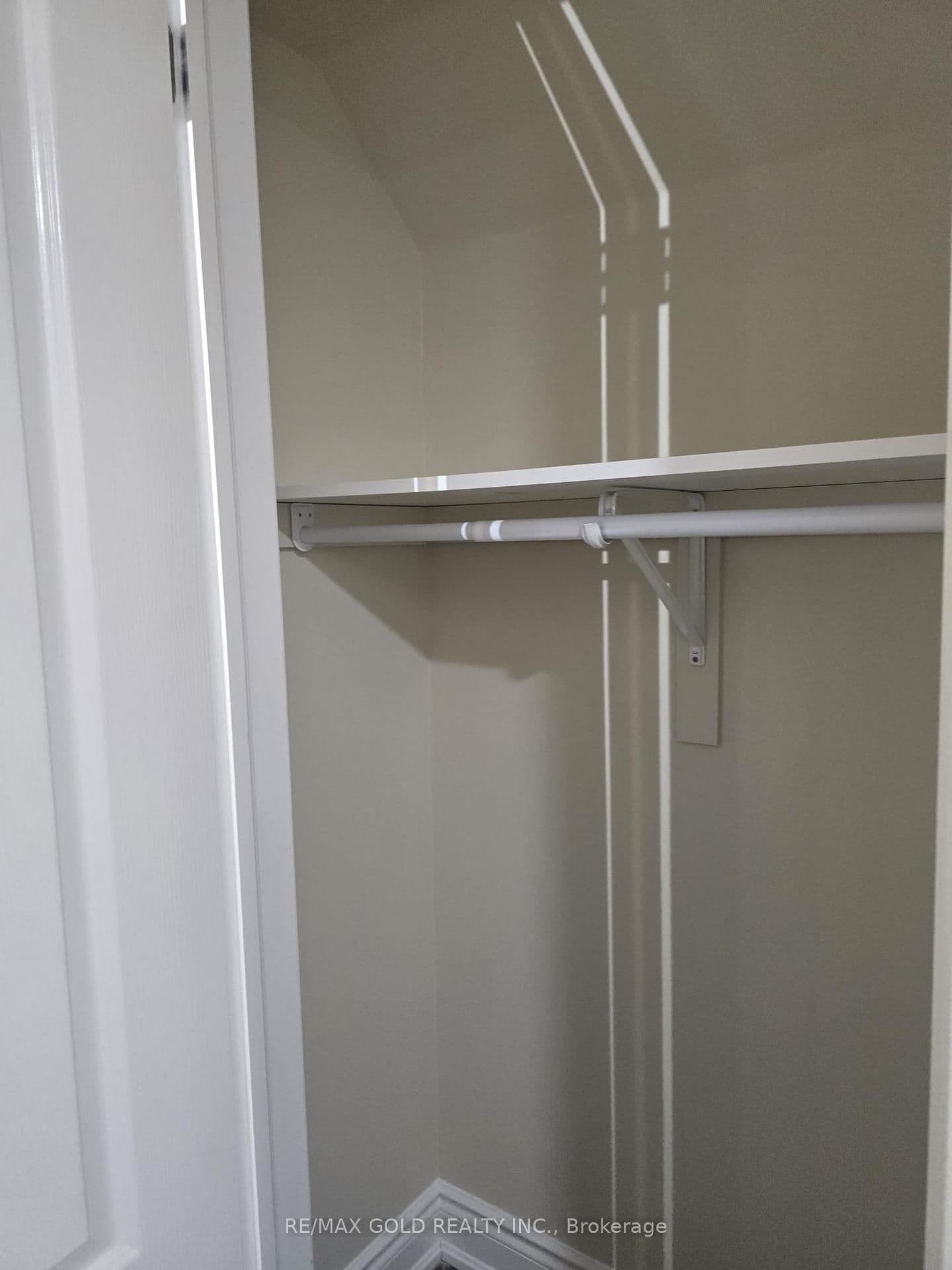 35 Dolobram Trail, Unit Bsmt thumbnail 4