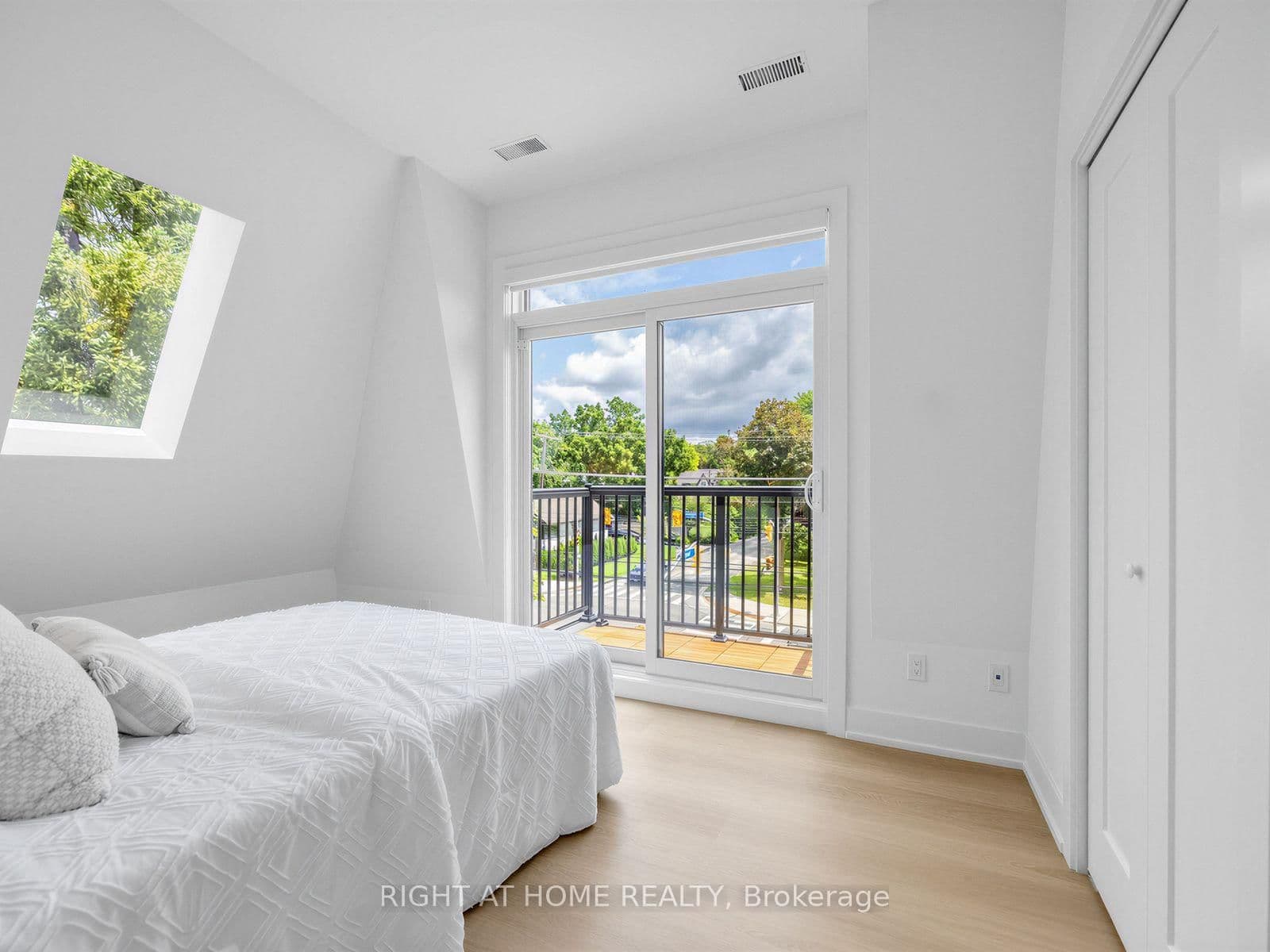 1416 Islington Avenue, Unit Unit B thumbnail 16