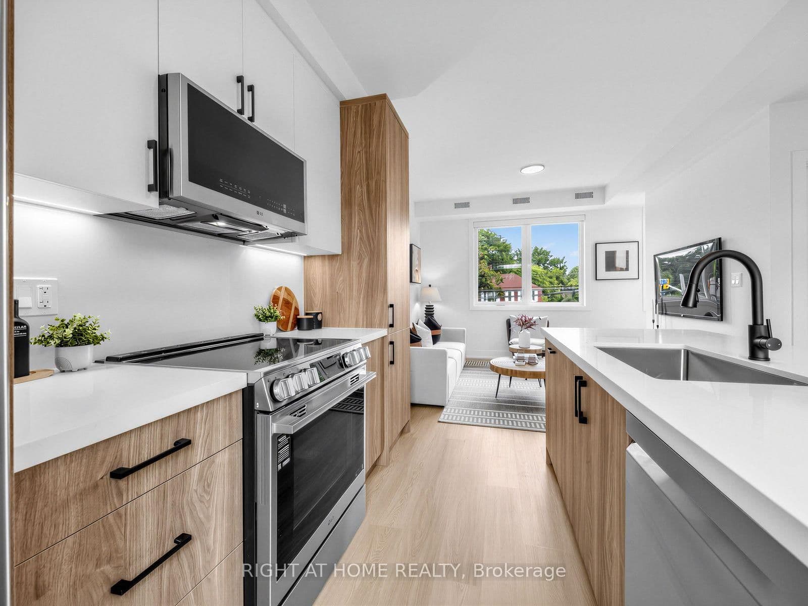 1416 Islington Avenue, Unit Unit B thumbnail 5