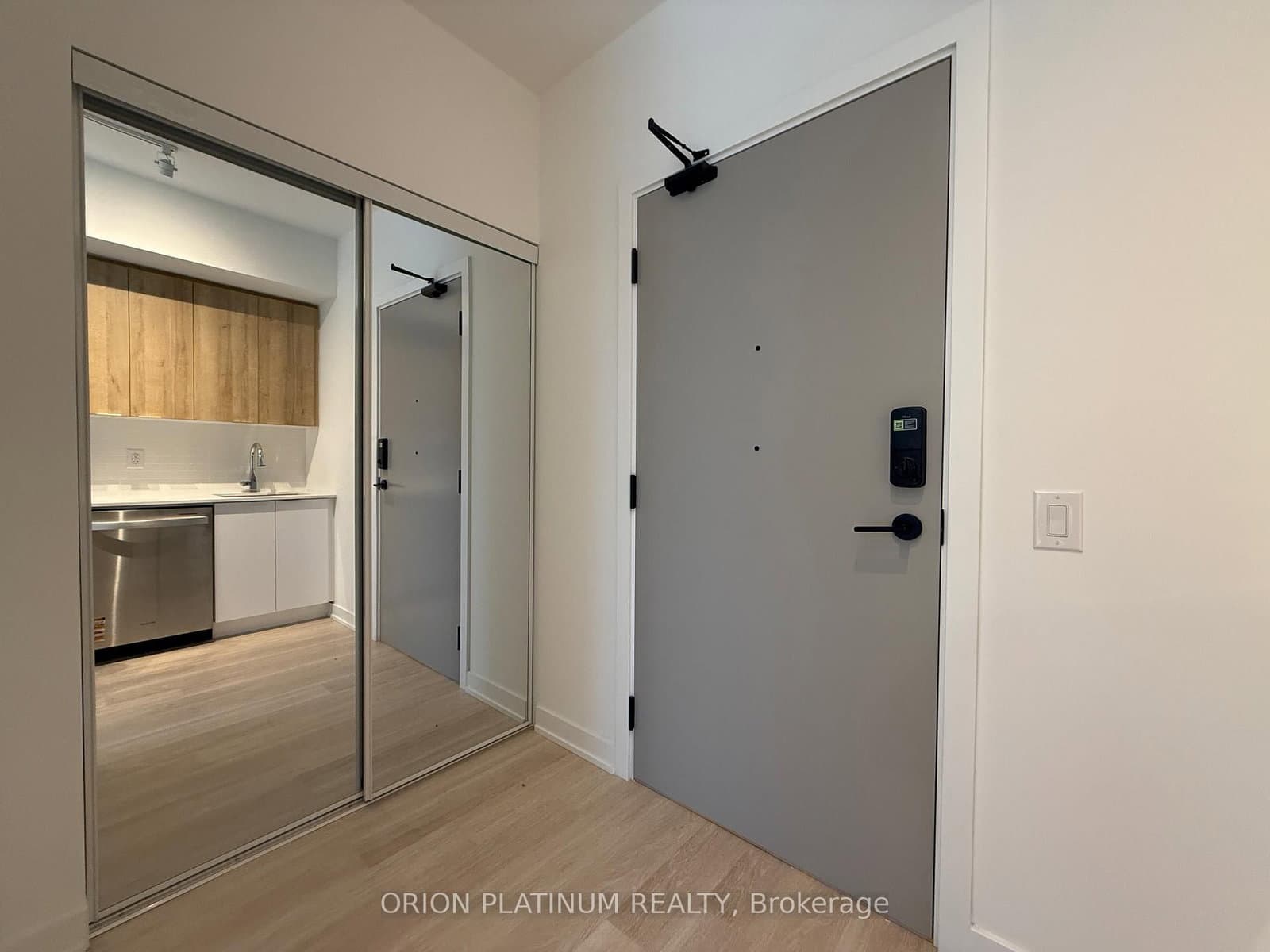 5105 Hurontario Street, Unit 631 thumbnail 2