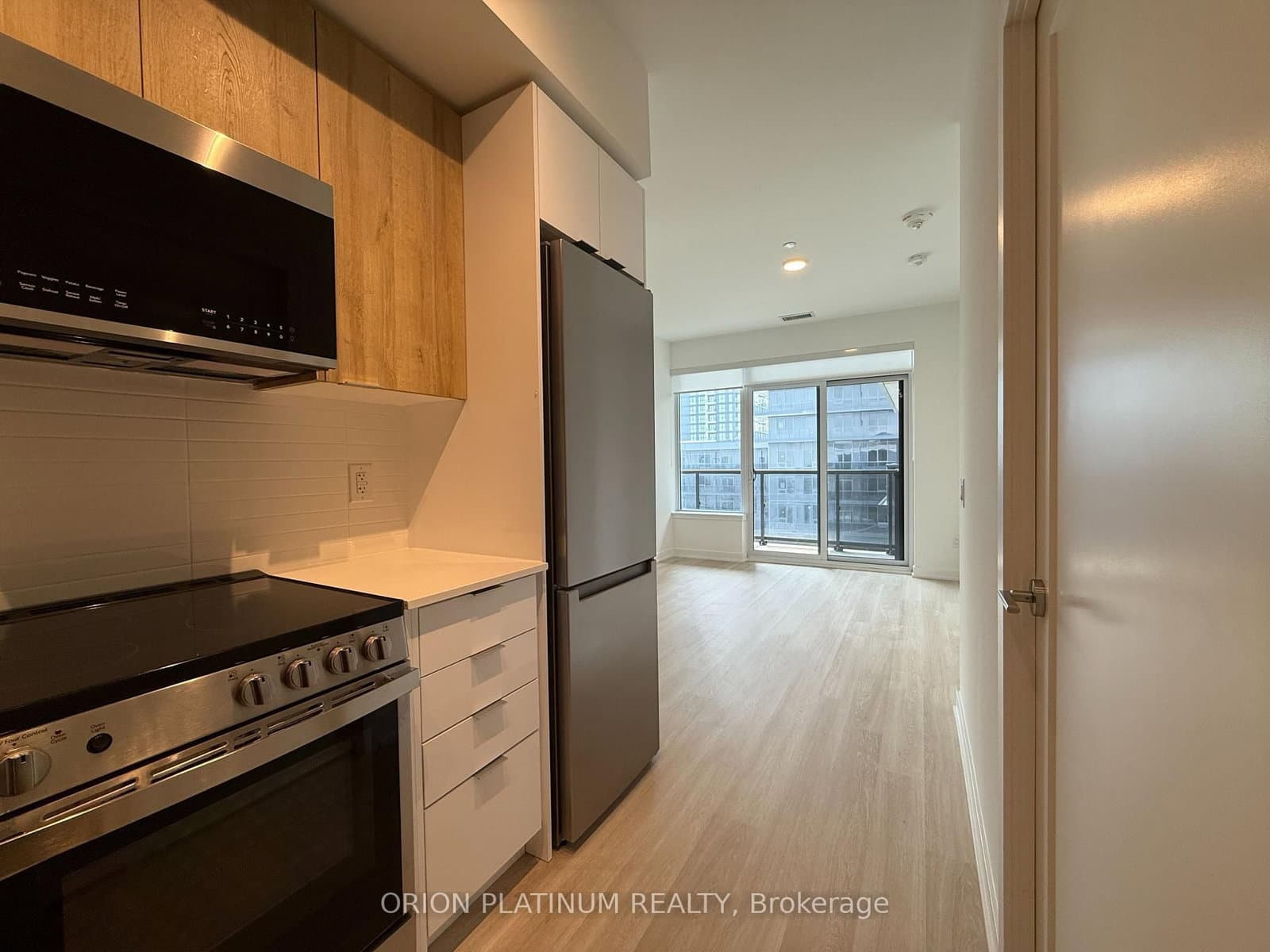 5105 Hurontario Street, Unit 631 thumbnail 3