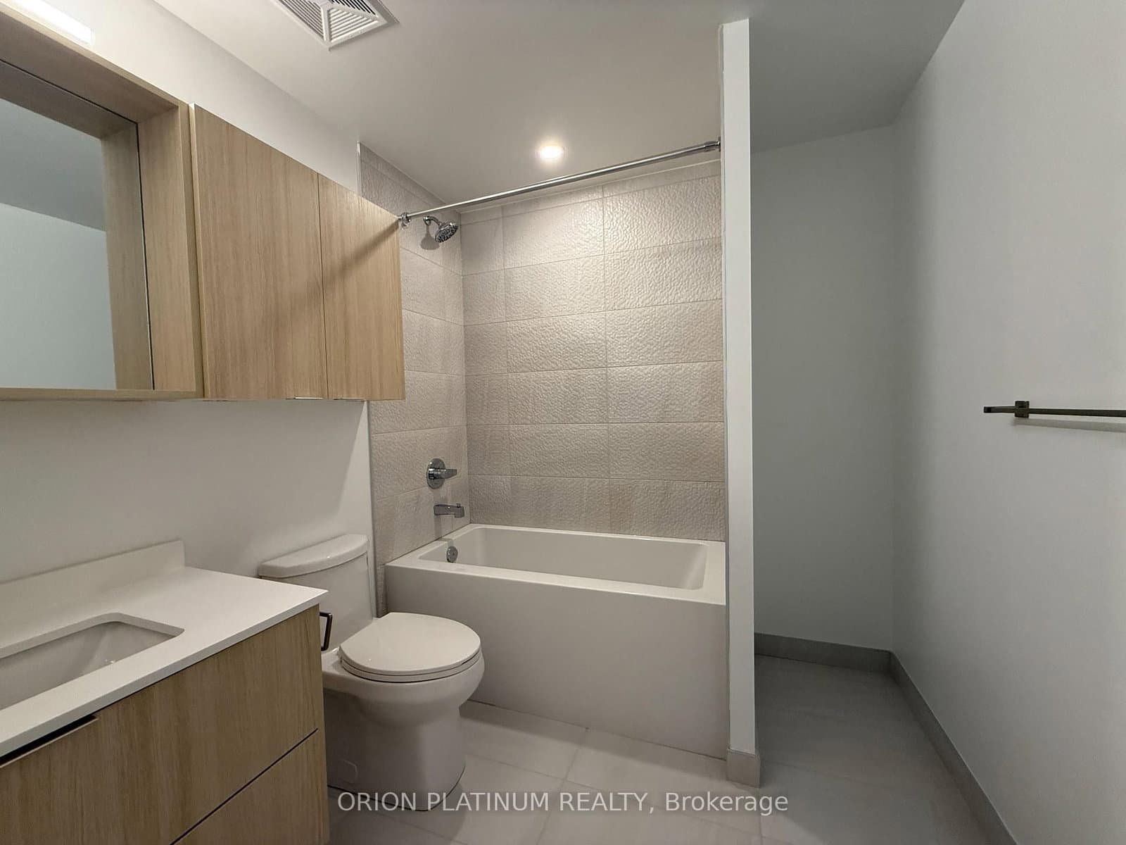 5105 Hurontario Street, Unit 631 thumbnail 4
