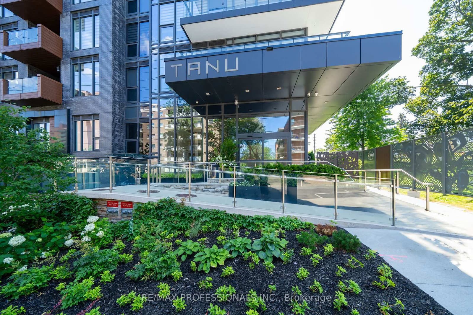 21 Park Street E, Unit 816 - Image 1