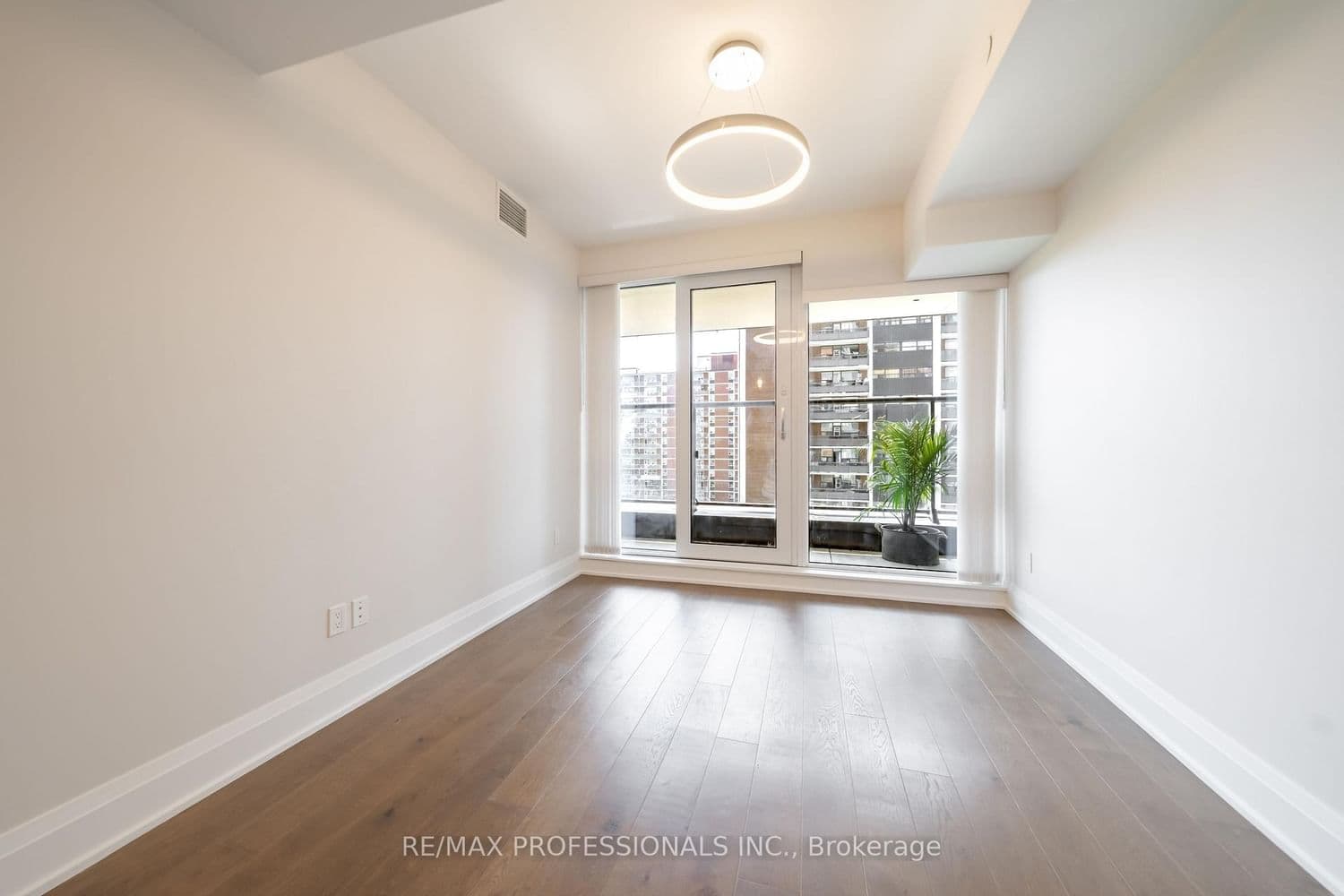 21 Park Street E, Unit 816 thumbnail 14