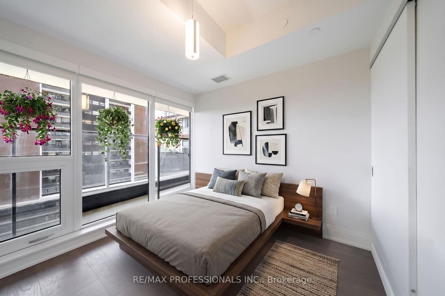 21 Park Street E, Unit 816 thumbnail 24