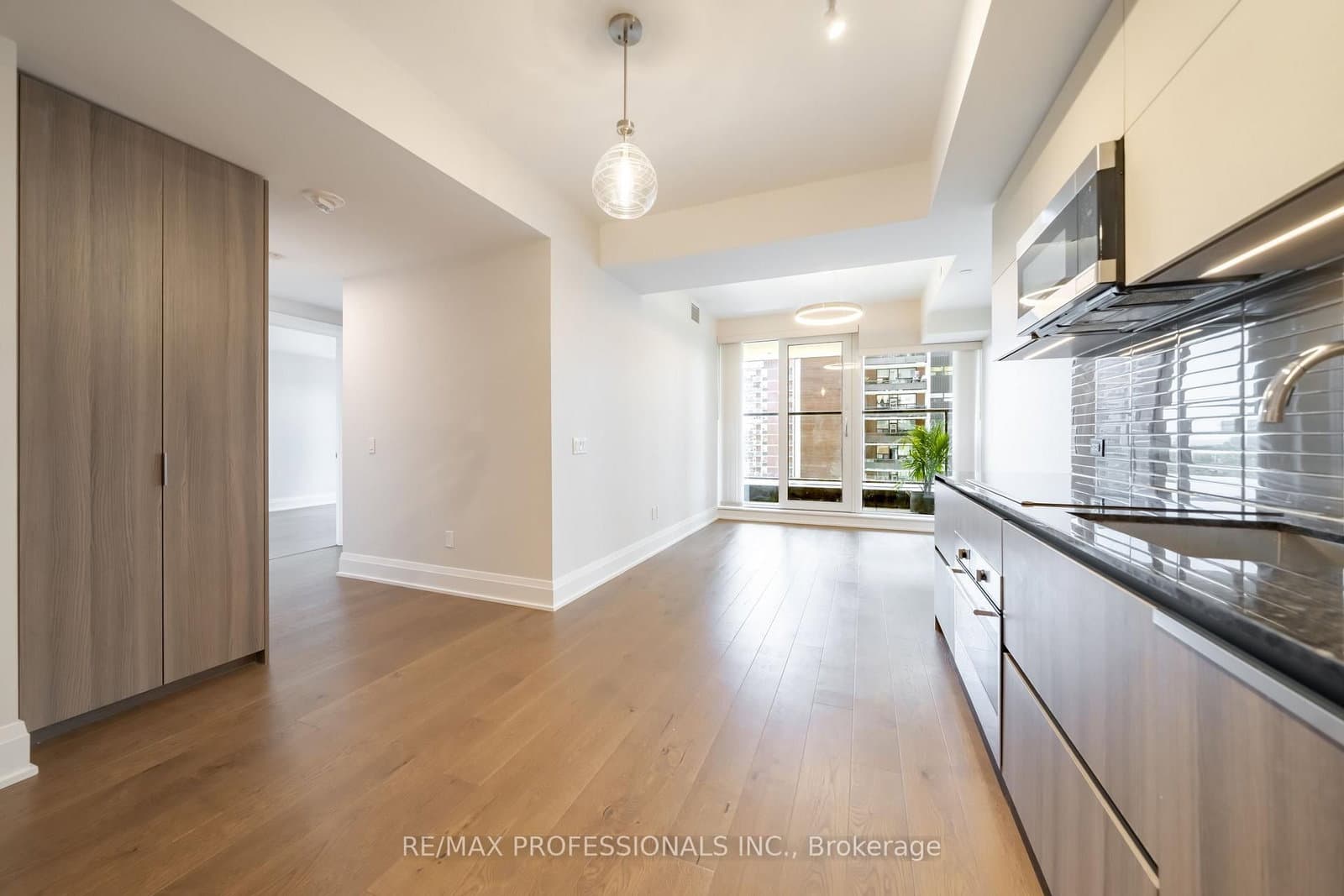 21 Park Street E, Unit 816 thumbnail 9