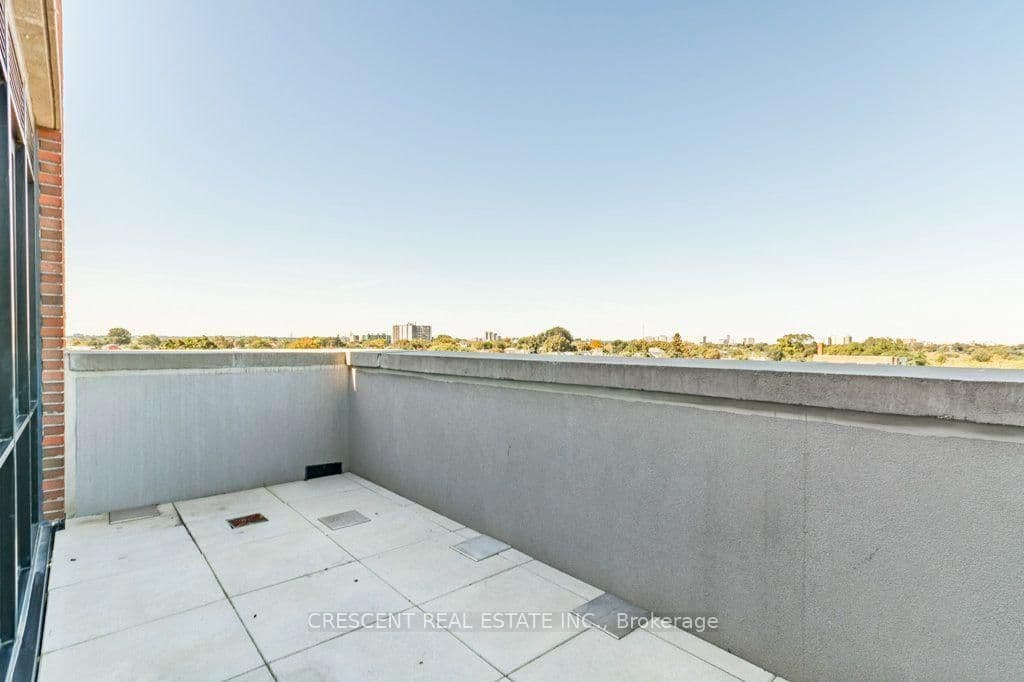 2300 St Clair Avenue W, Unit 527 thumbnail 20
