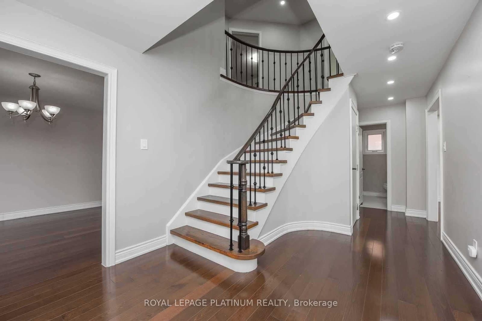 63 Lord Simcoe Drive thumbnail 4