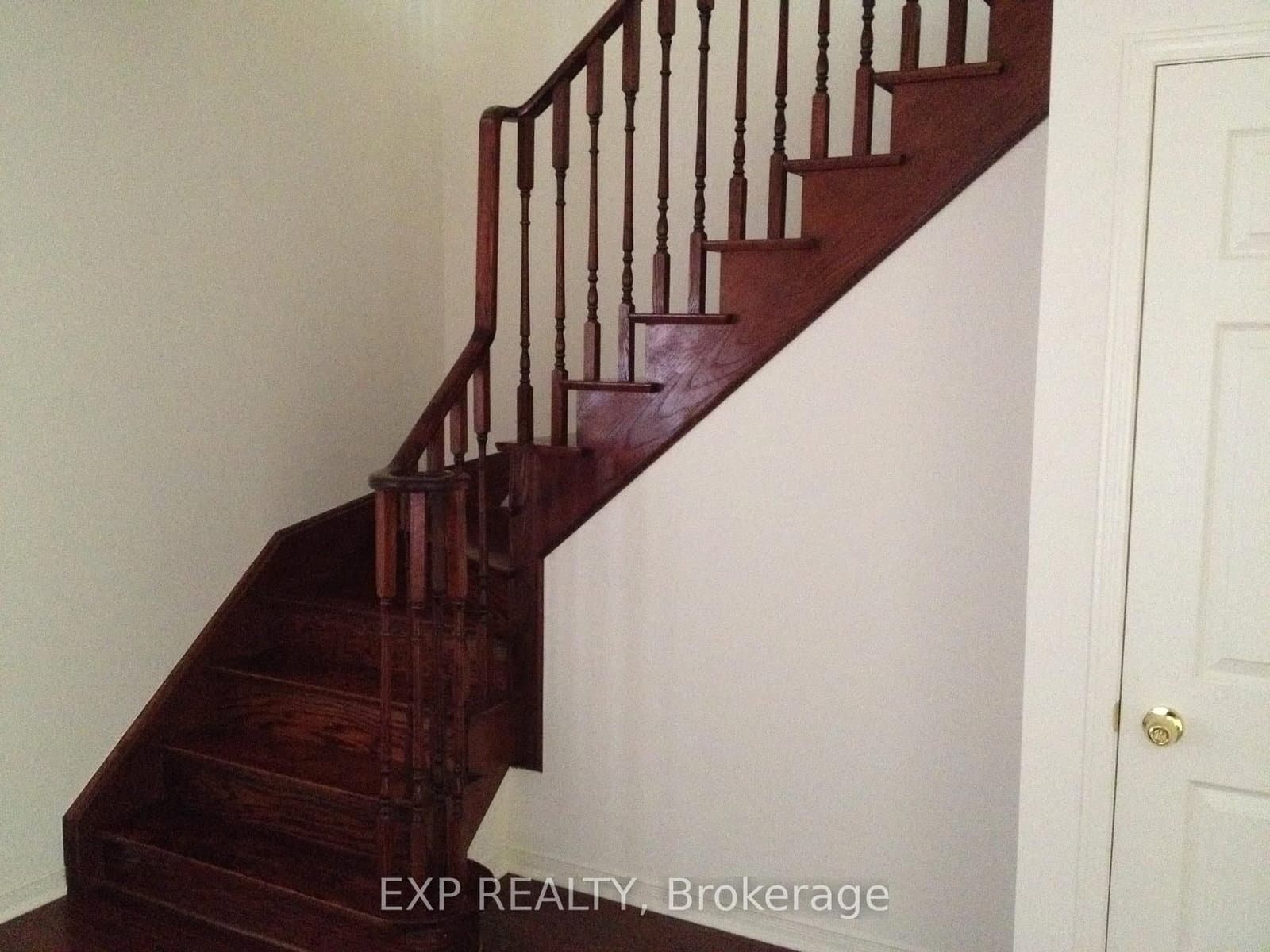 247 Checkerberry Crescent thumbnail 4