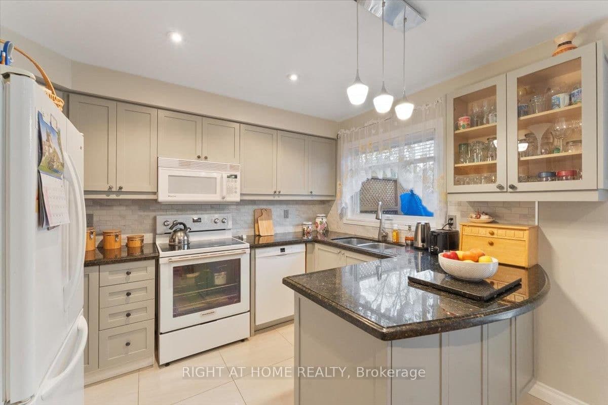2356 Proudfoot Trail thumbnail 7