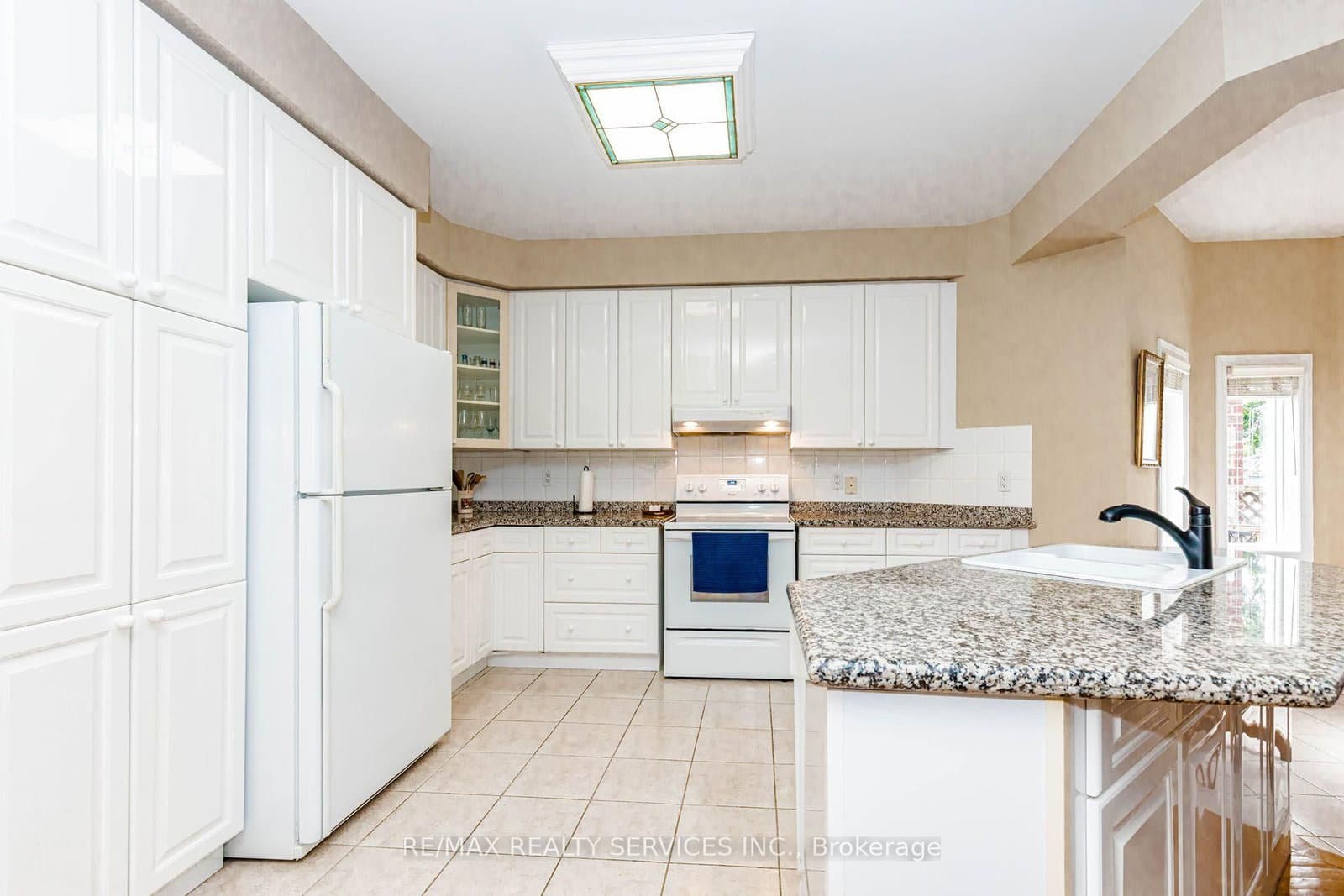 128 Valleywood Boulevard thumbnail 12