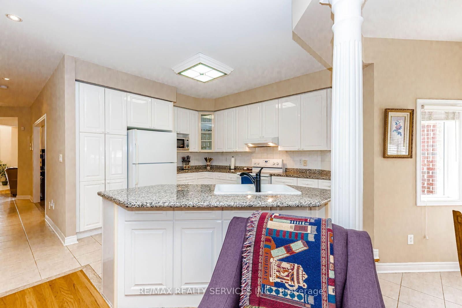 128 Valleywood Boulevard thumbnail 14