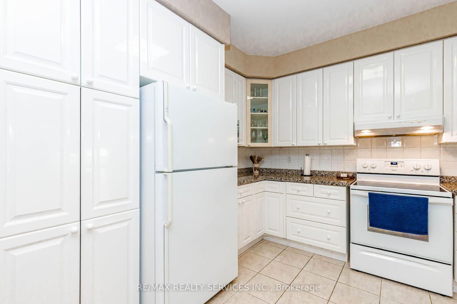 128 Valleywood Boulevard thumbnail 16
