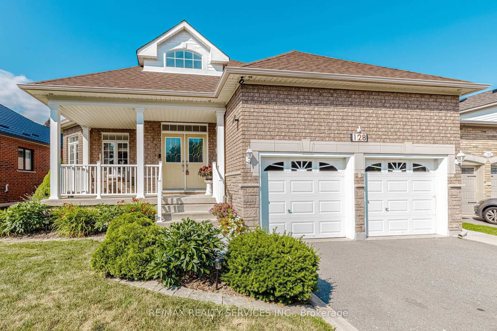 128 Valleywood Boulevard thumbnail 2