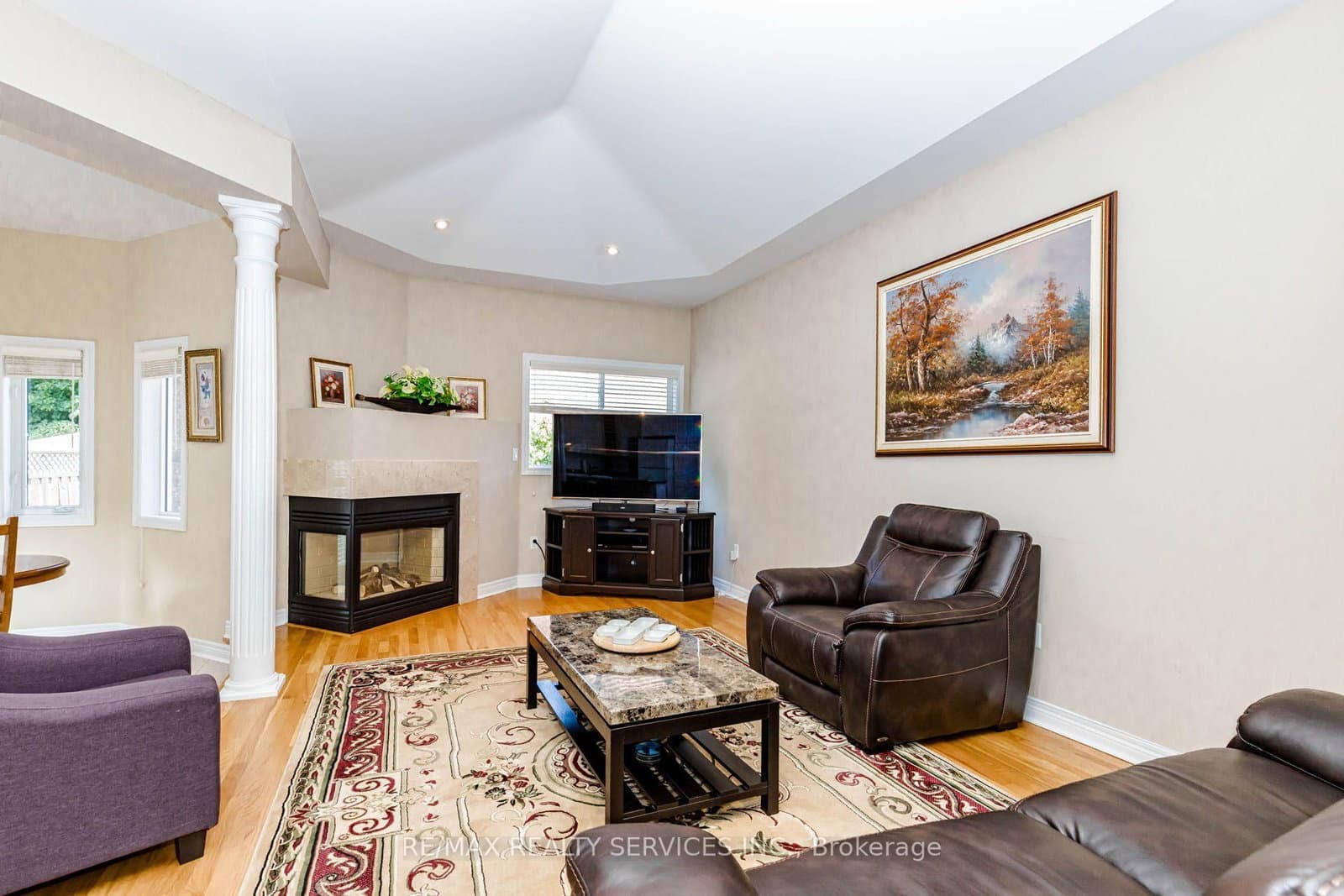 128 Valleywood Boulevard thumbnail 20