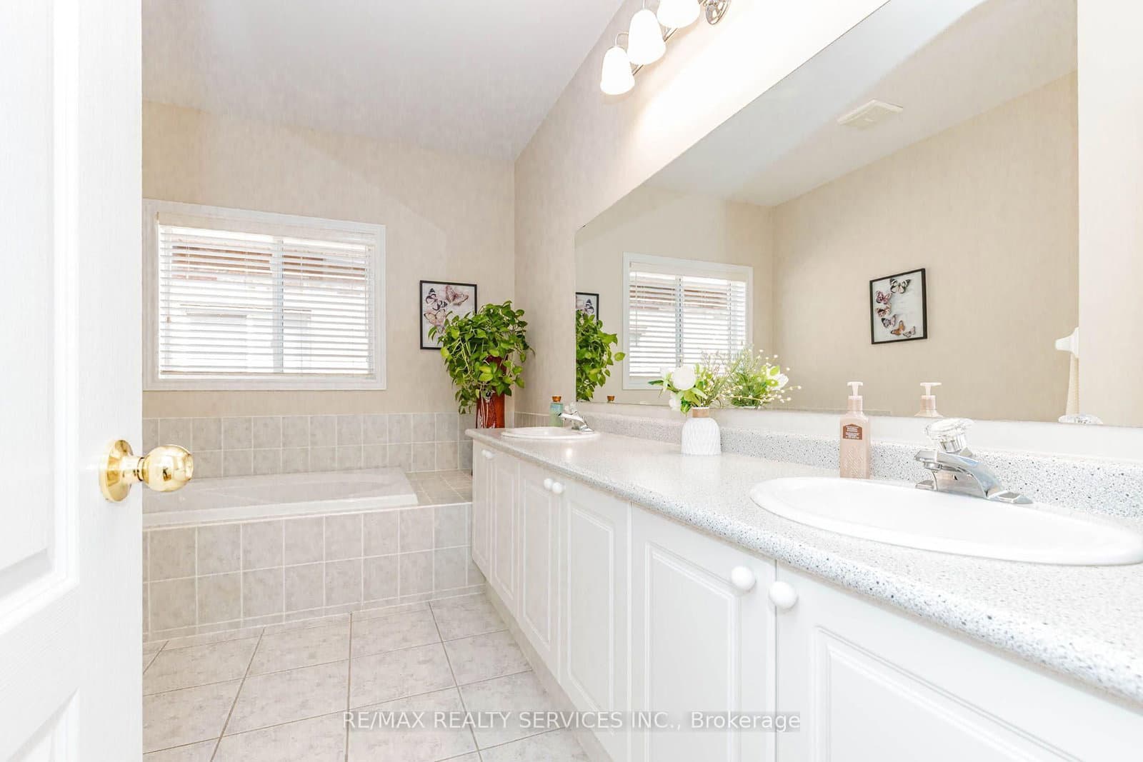 128 Valleywood Boulevard thumbnail 31