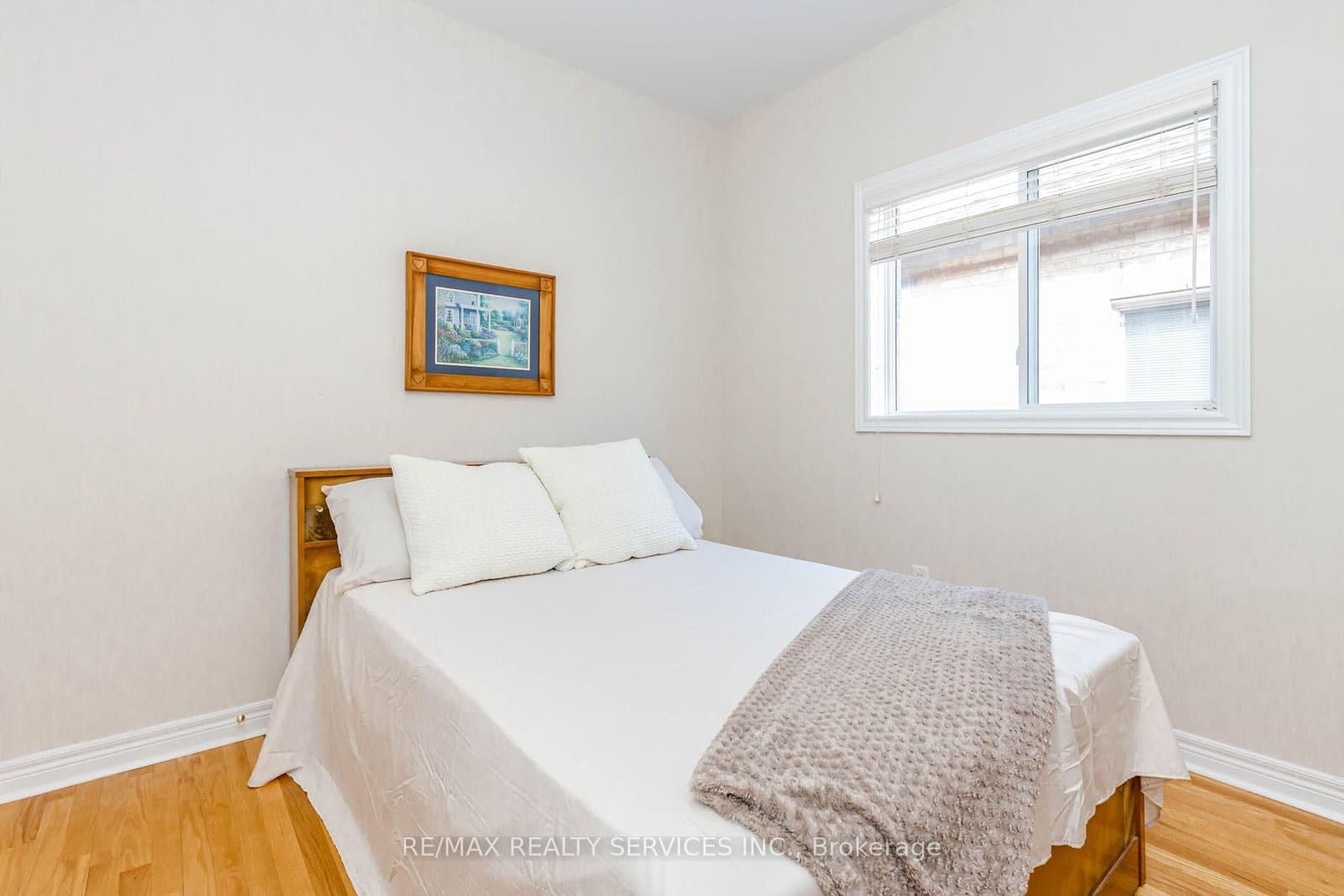 128 Valleywood Boulevard thumbnail 34