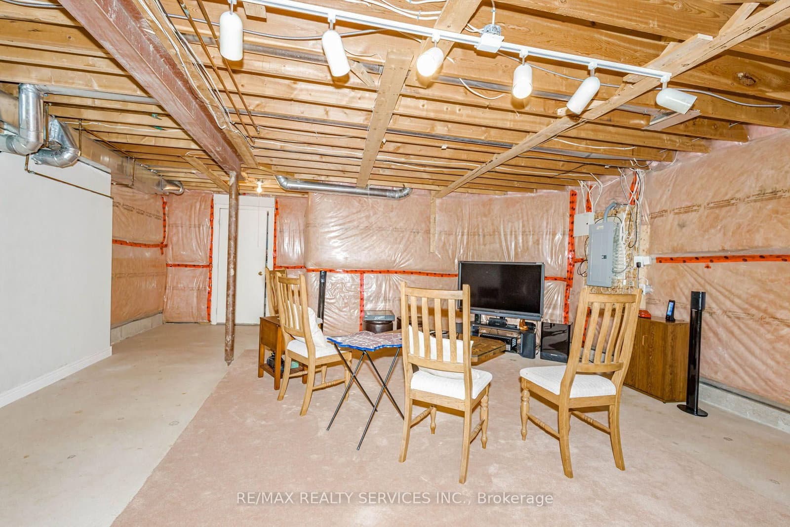 128 Valleywood Boulevard thumbnail 41