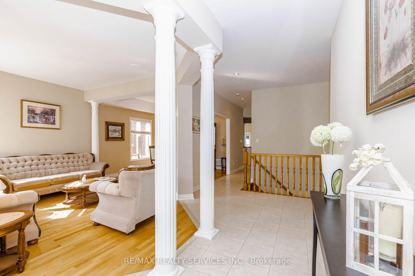 128 Valleywood Boulevard thumbnail 6