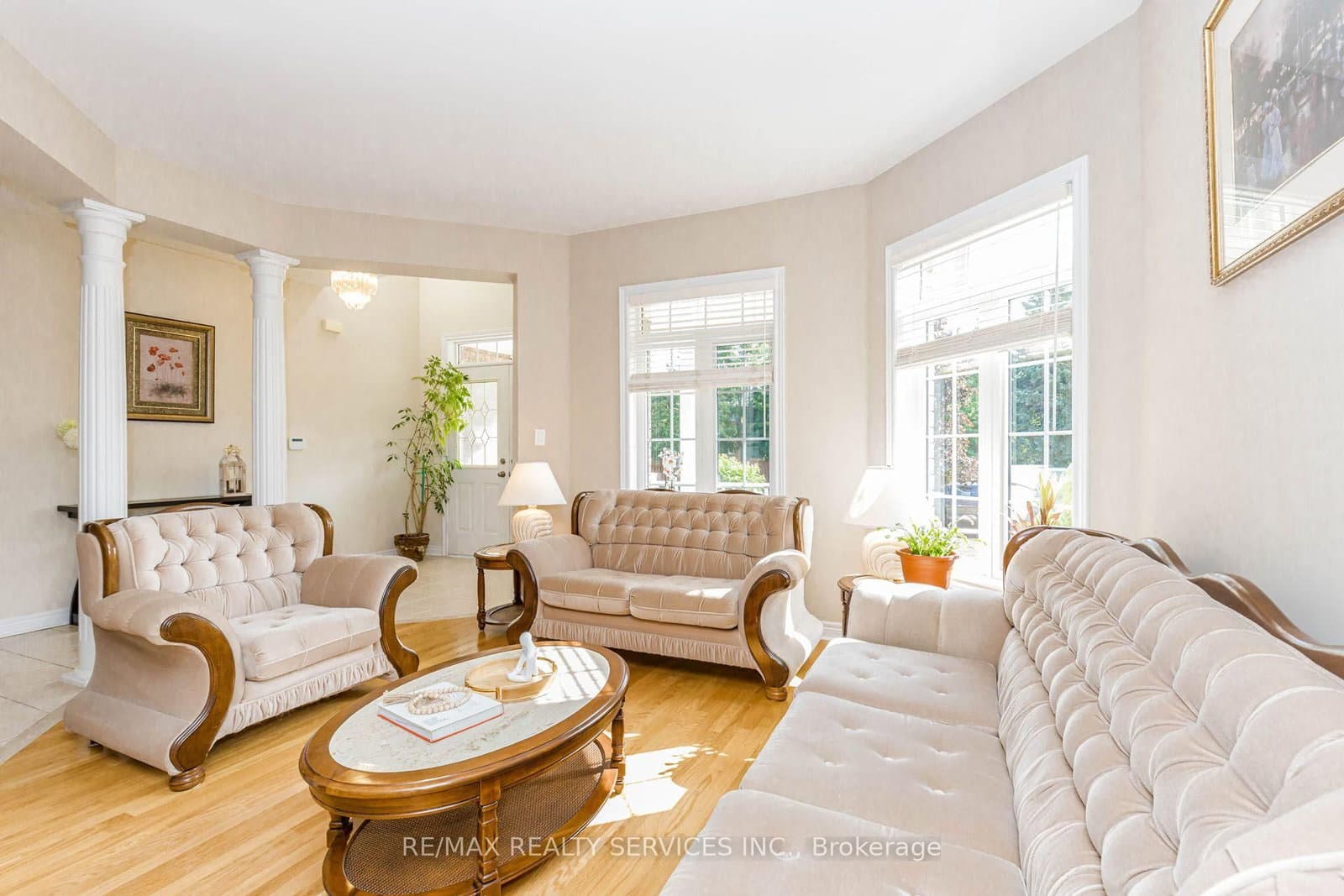 128 Valleywood Boulevard thumbnail 8