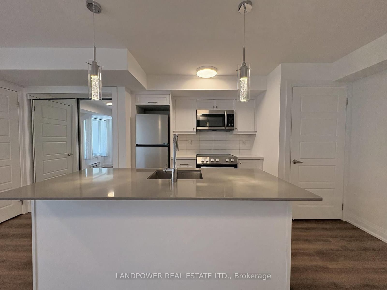 175 William Duncan Road, Unit 5 thumbnail 2