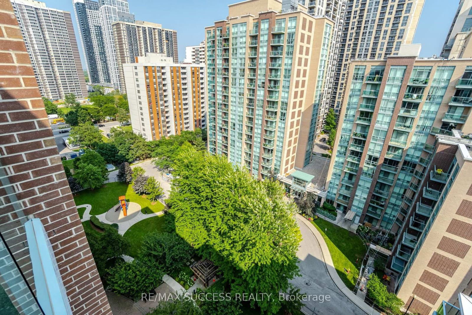 11 Michael Power Place, Unit PH14 thumbnail 18