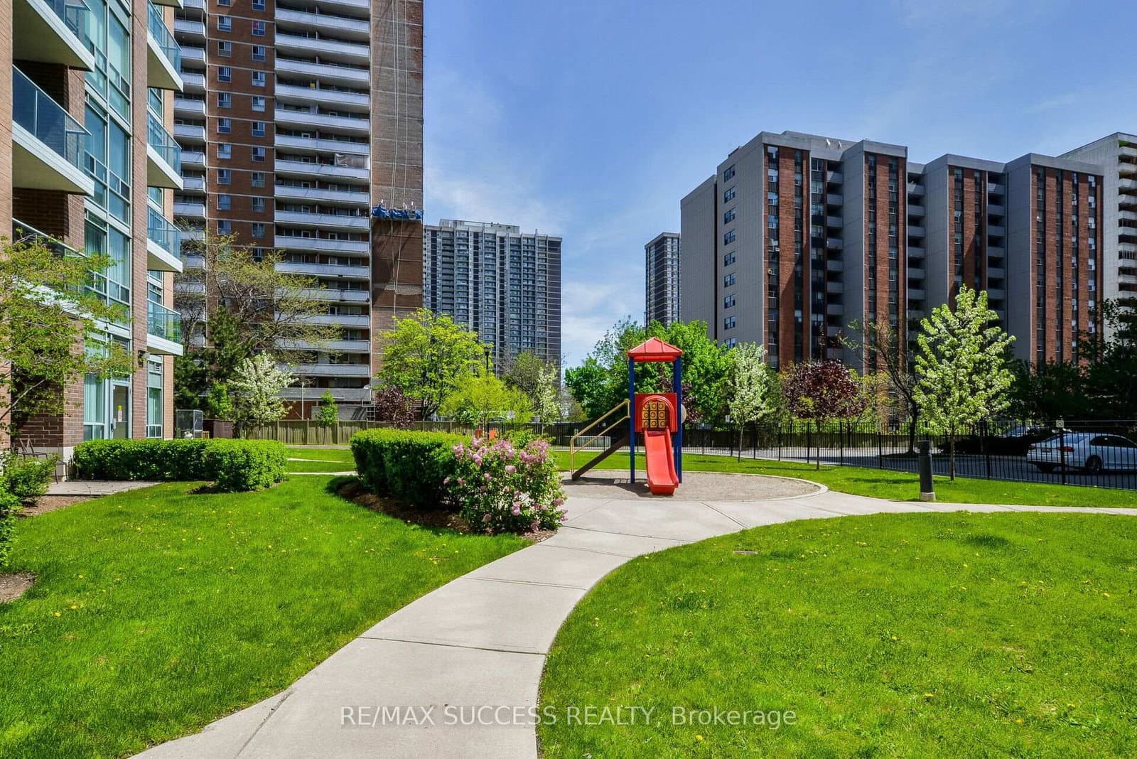 11 Michael Power Place, Unit PH14 thumbnail 31