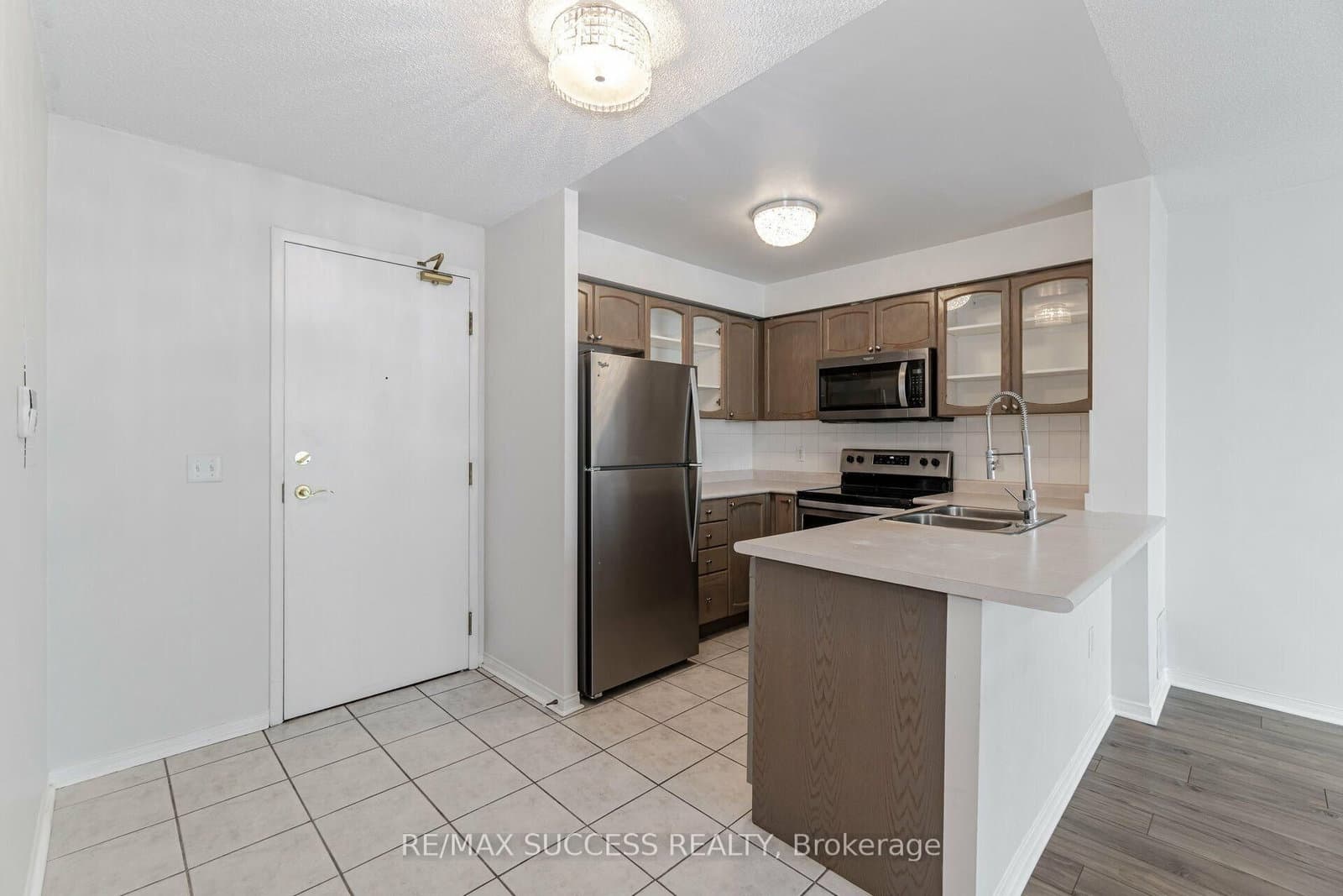 11 Michael Power Place, Unit PH14 thumbnail 4