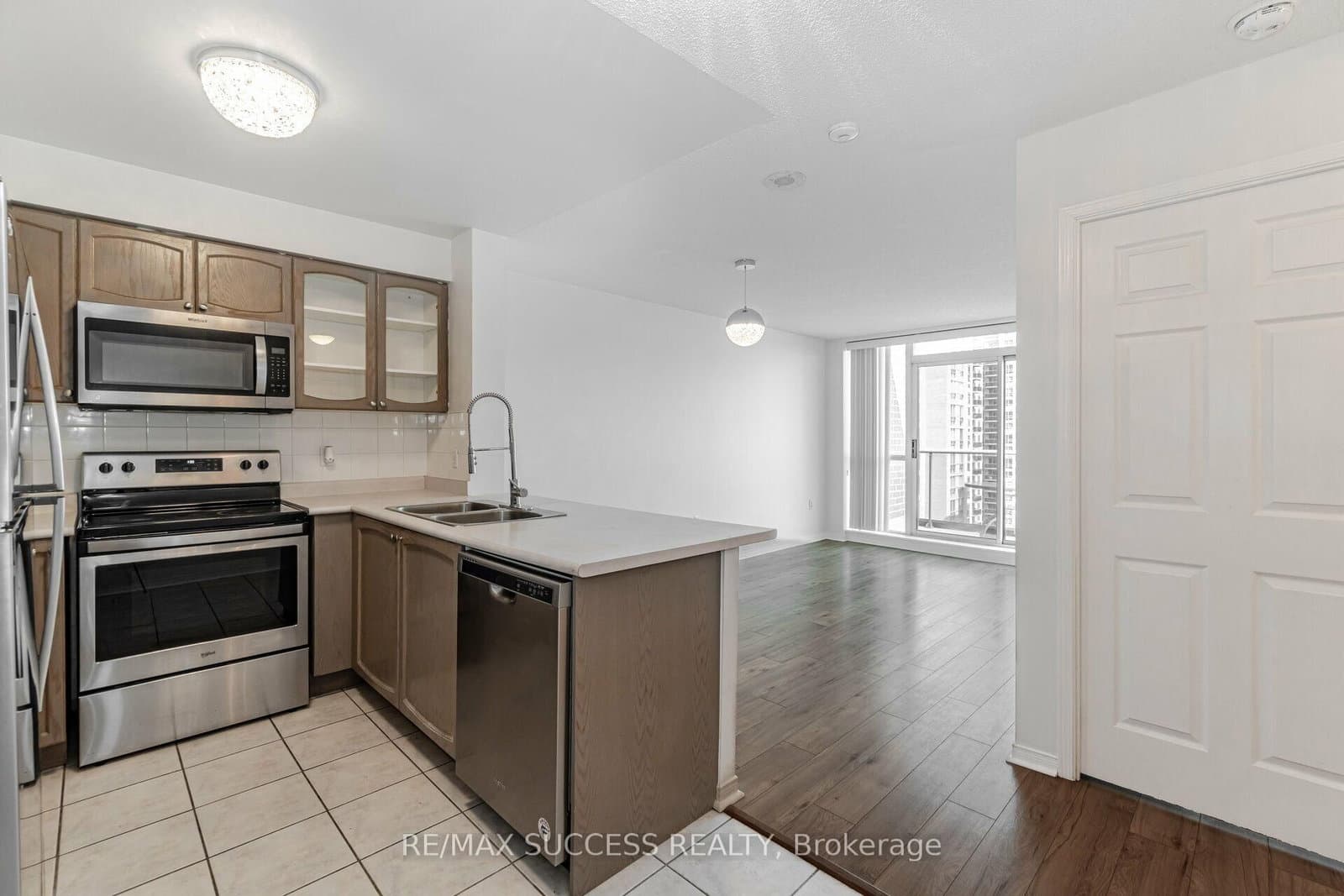 11 Michael Power Place, Unit PH14 thumbnail 5