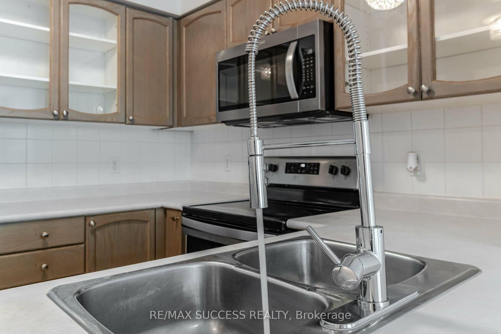 11 Michael Power Place, Unit PH14 thumbnail 6
