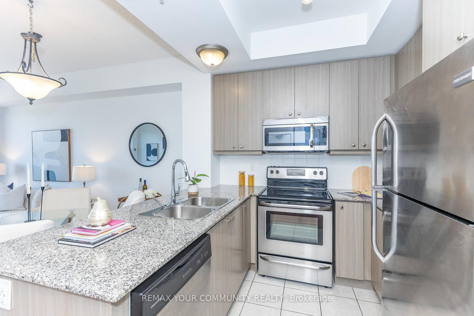 15 James Finlay Way, Unit 706 thumbnail 18