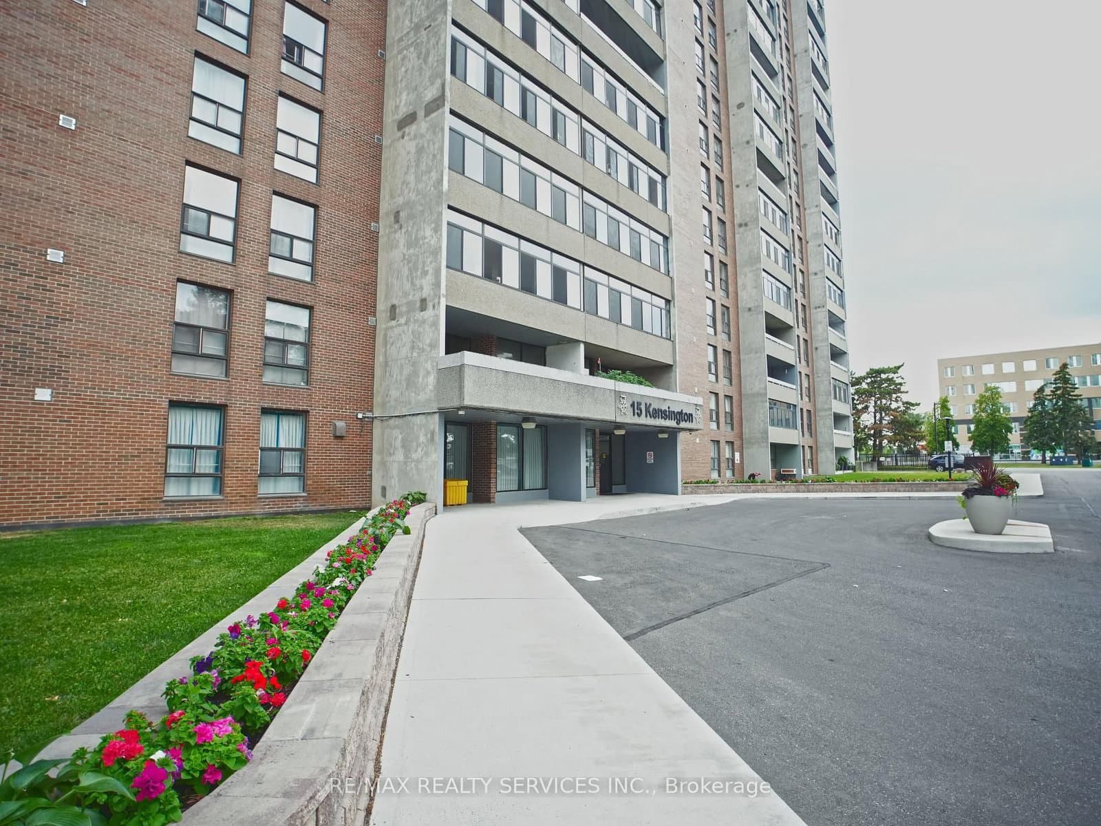 15 Kensington Road E, Unit 1901 thumbnail 3
