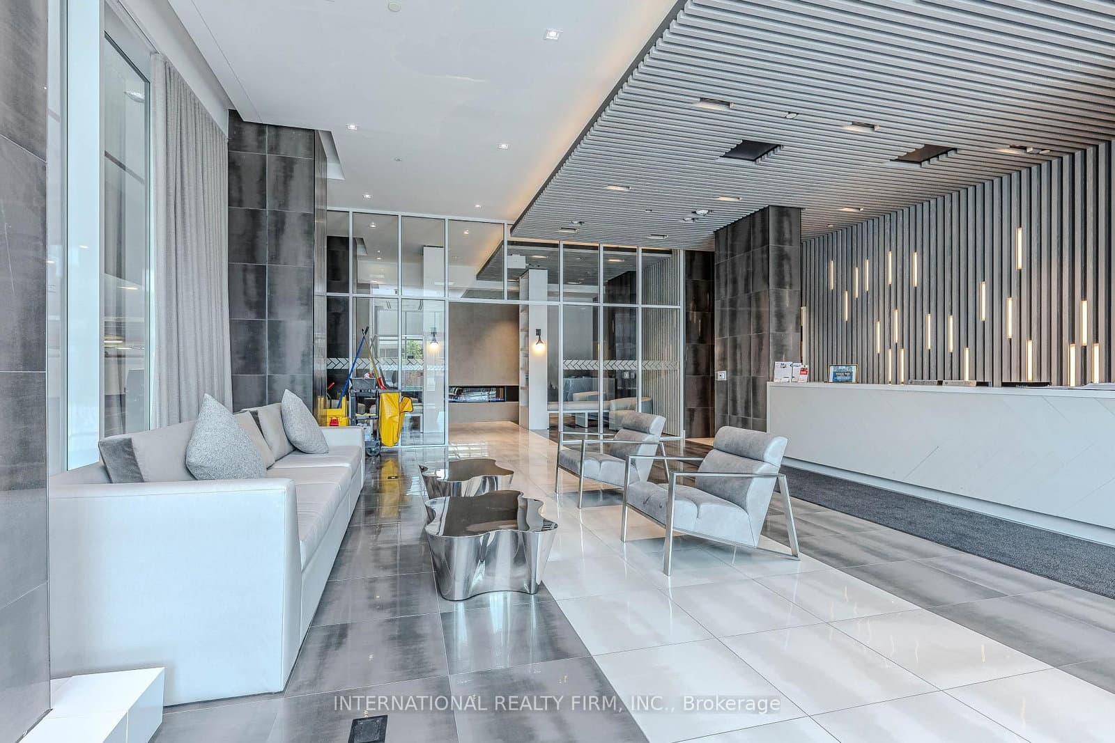 2481 Taunton Road, Unit 804 thumbnail 4