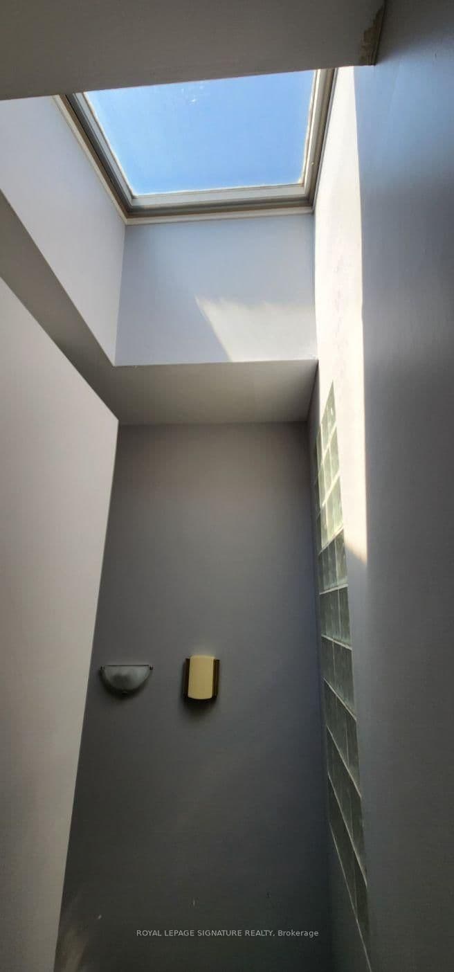 1285A St. Clair Avenue thumbnail 8