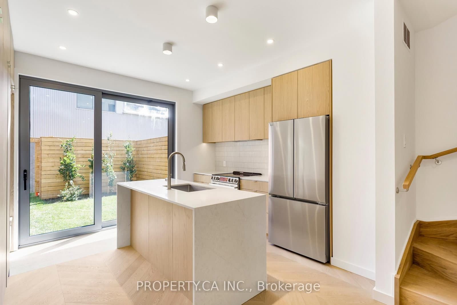 301 Keele Street, Unit Unit #2 thumbnail 8