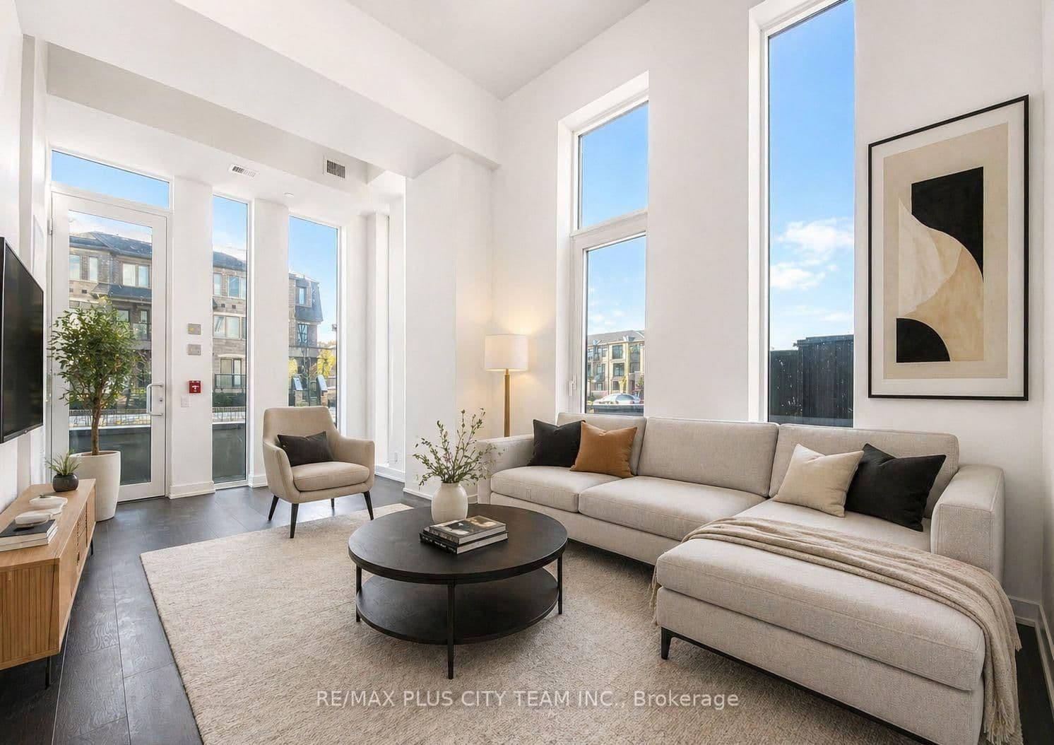 215 Veterans Drive S, Unit 103 thumbnail 2